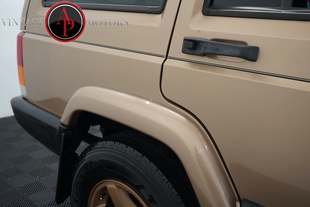 1999 Jeep XJ Cherokee - Image 16 of 31
