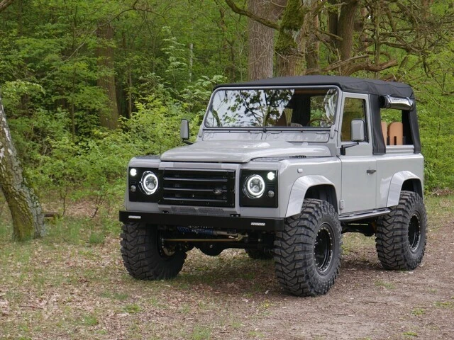 1999 Land Rover Defender 110 - Image 5 of 31