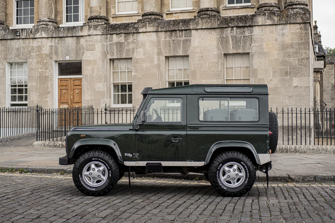 1999 Land Rover Defender 90 - Image 9 of 31