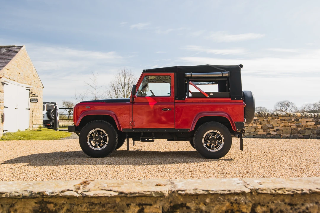 1999 Land Rover Defender 90 - Image 9 of 31