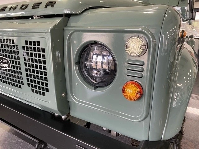 1999 Land Rover Defender 110 - Image 13 of 21