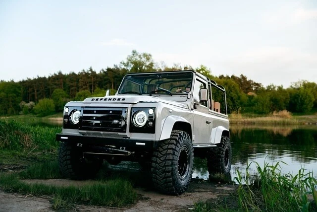 1999 Land Rover Defender 110 - Image 4 of 21