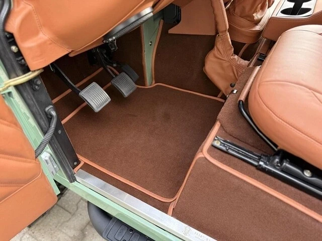 1999 Land Rover Defender 110 - Image 15 of 21