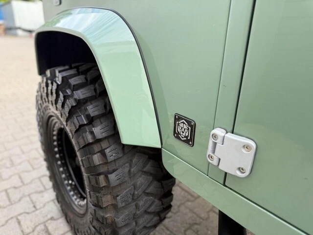 1999 Land Rover Defender 110 - Image 7 of 21