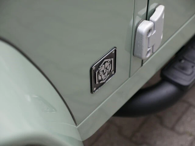1999 Land Rover Defender 110 - Image 9 of 21