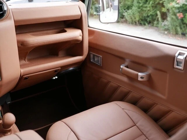 1999 Land Rover Defender 110 - Image 14 of 21
