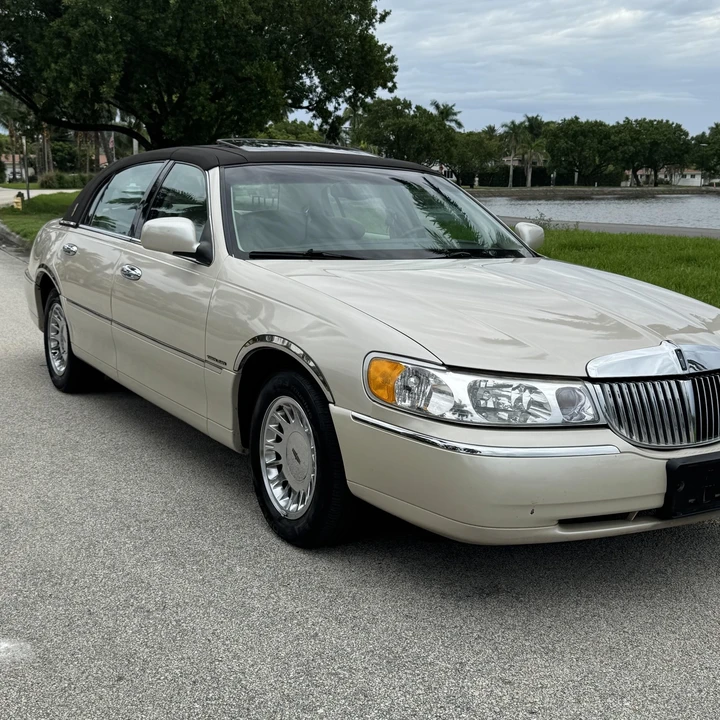 1999 Lincoln Town Car - Image 3 of 12