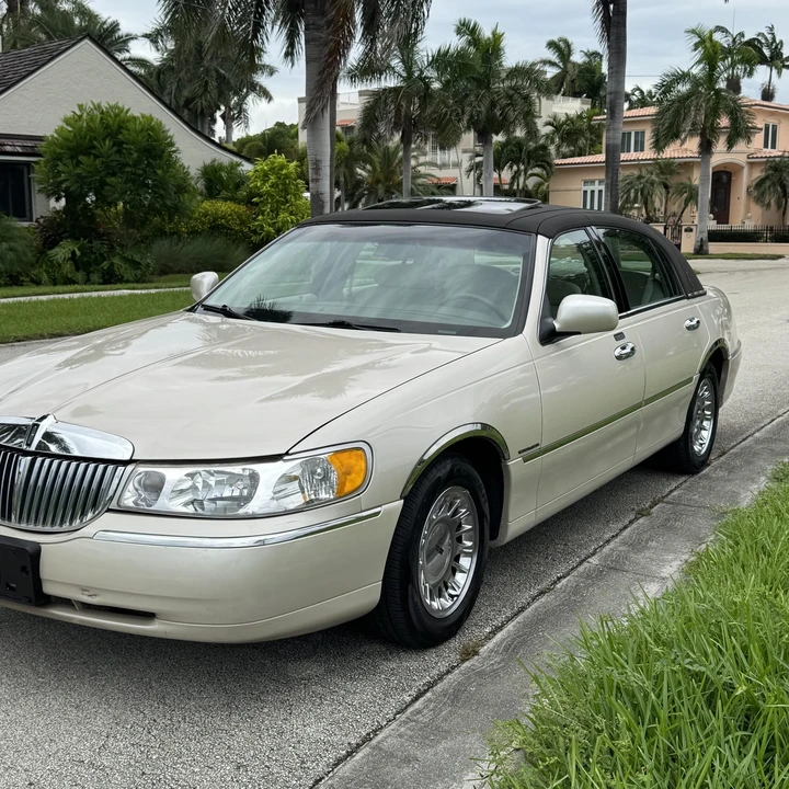1999 Lincoln Town Car - Image 5 of 12