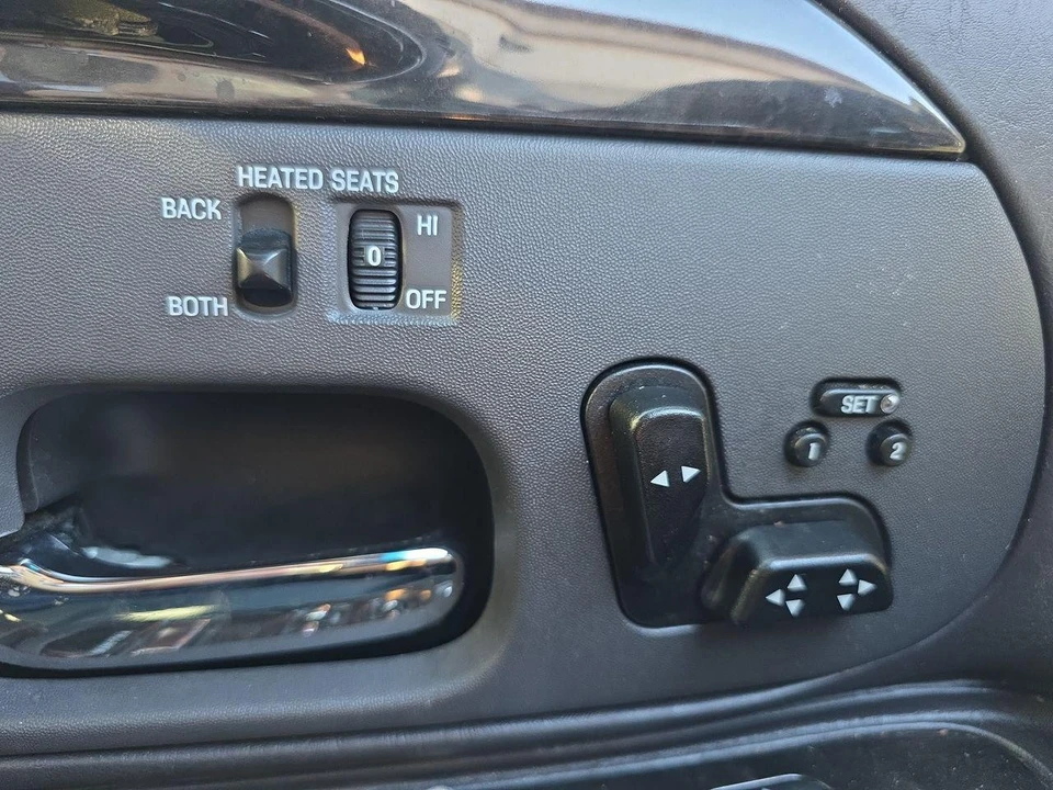 1999 Lincoln Town Car - Image 4 of 31