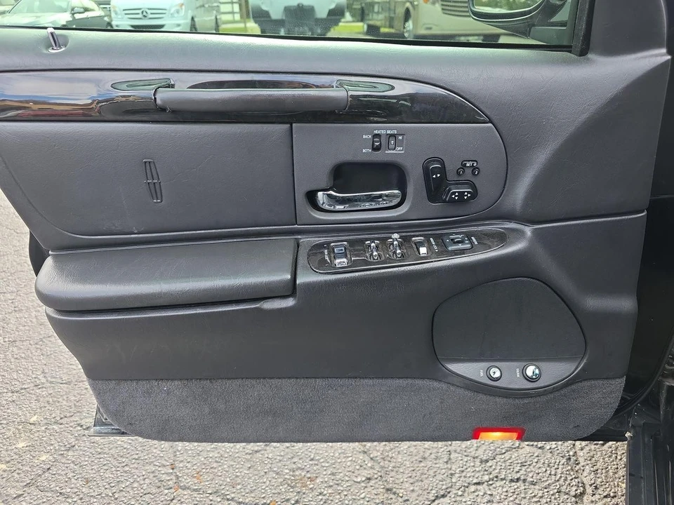 1999 Lincoln Town Car - Image 4 of 21