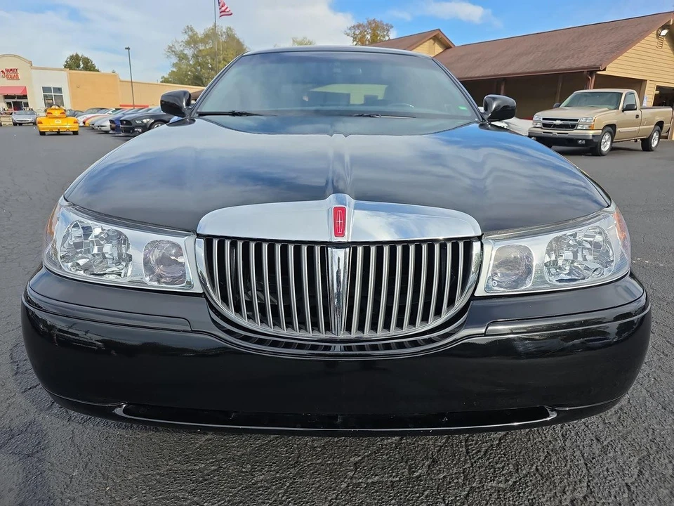 1999 Lincoln Town Car - Image 10 of 21