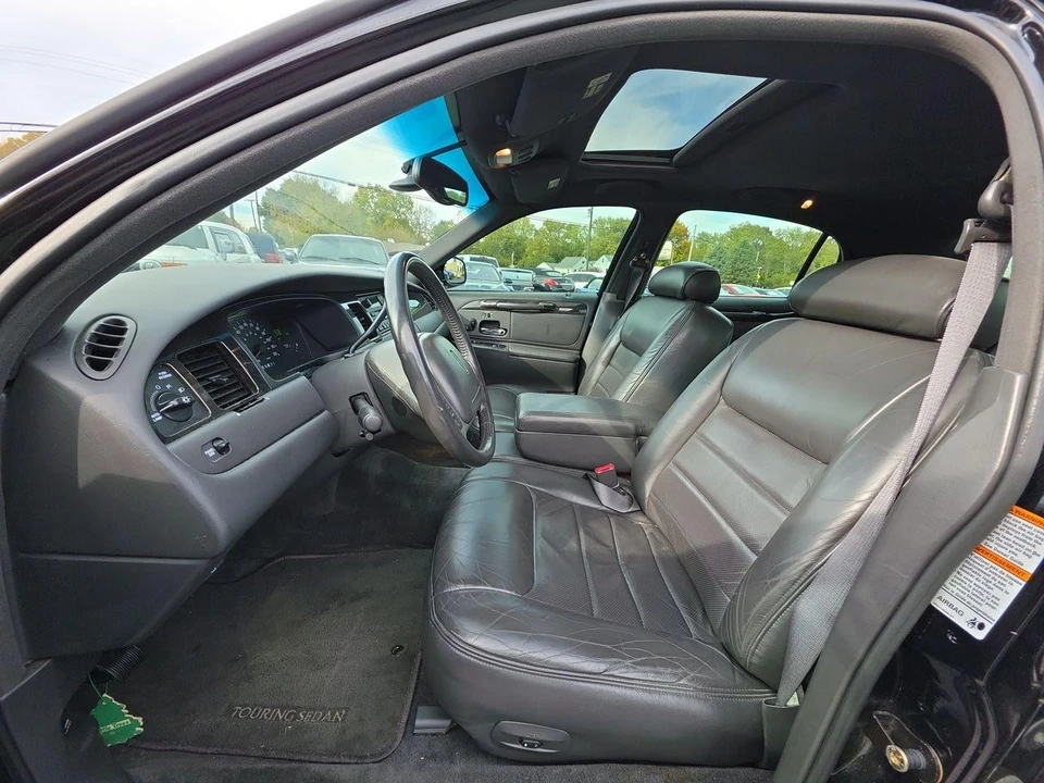 1999 Lincoln Town Car - Image 3 of 31
