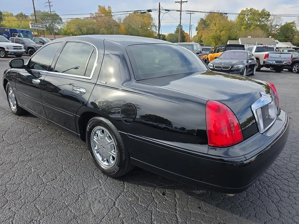 1999 Lincoln Town Car - Image 17 of 21