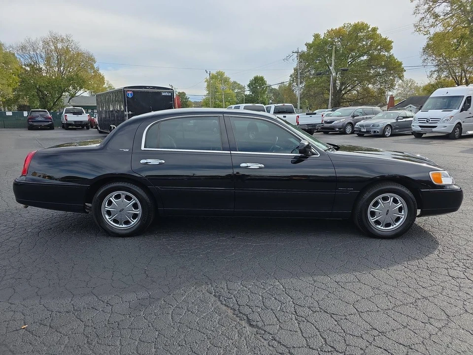 1999 Lincoln Town Car - Image 18 of 21
