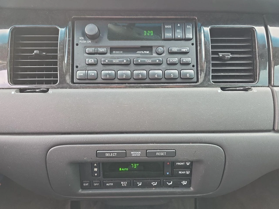 1999 Lincoln Town Car - Image 8 of 21