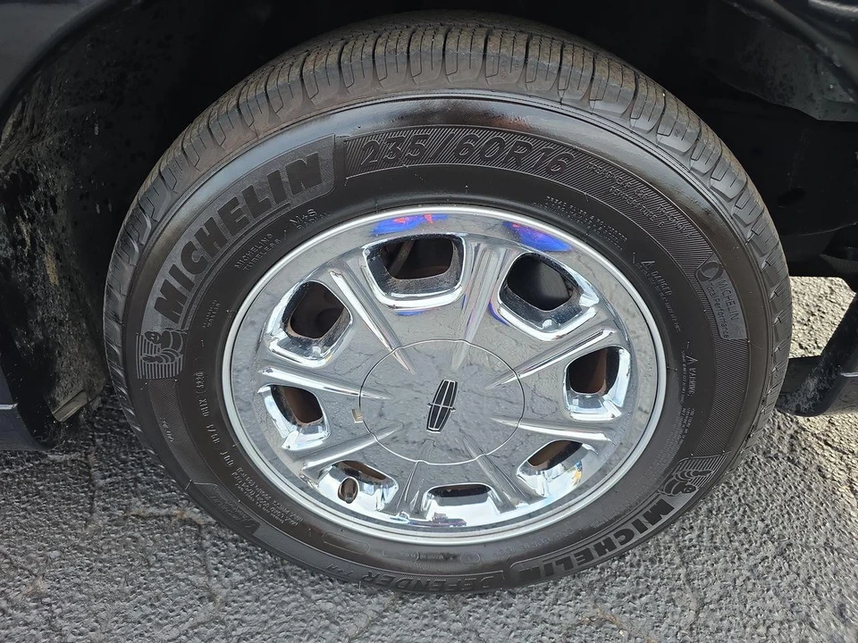 1999 Lincoln Town Car - Image 16 of 31