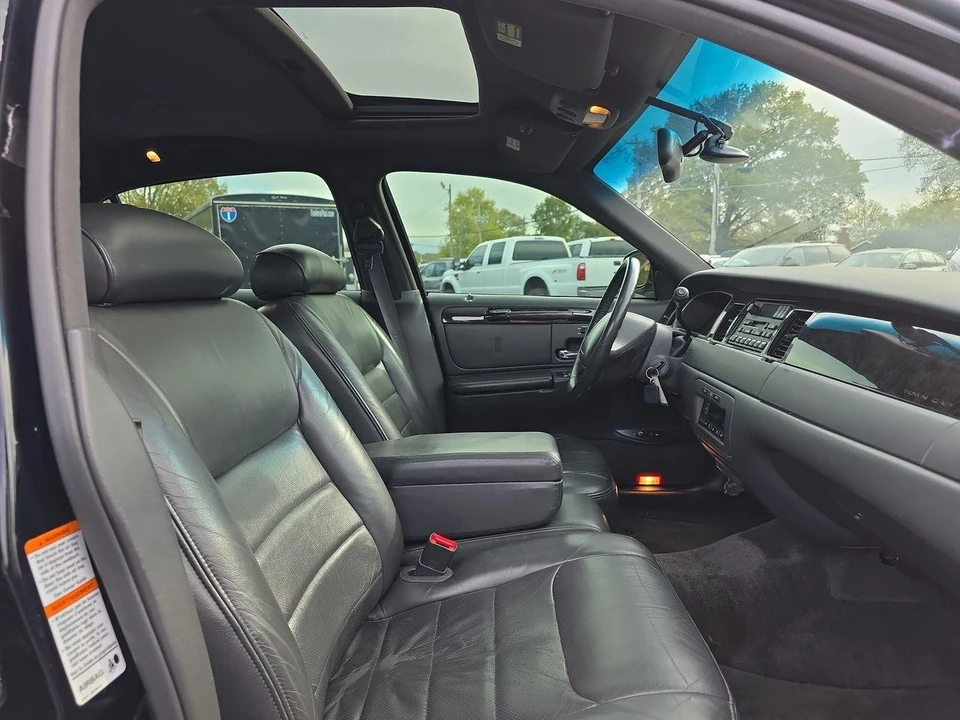1999 Lincoln Town Car - Image 7 of 21