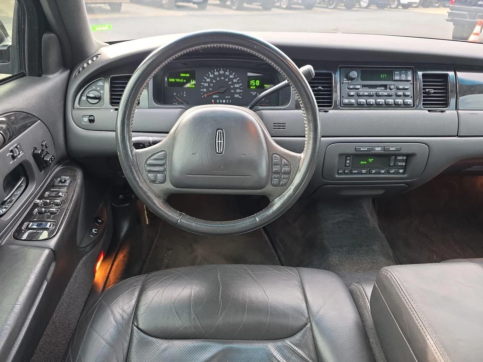 1999 Lincoln Town Car - Image 5 of 21