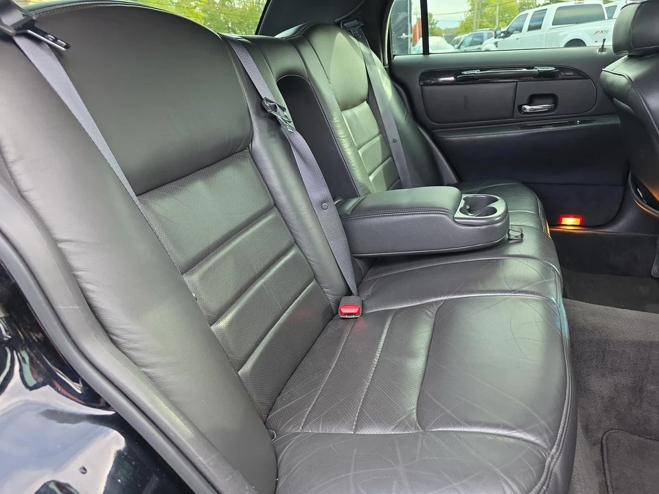 1999 Lincoln Town Car - Image 7 of 31