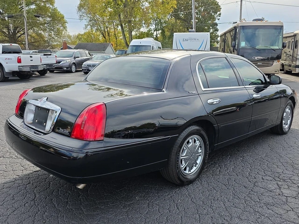 1999 Lincoln Town Car - Image 2 of 12