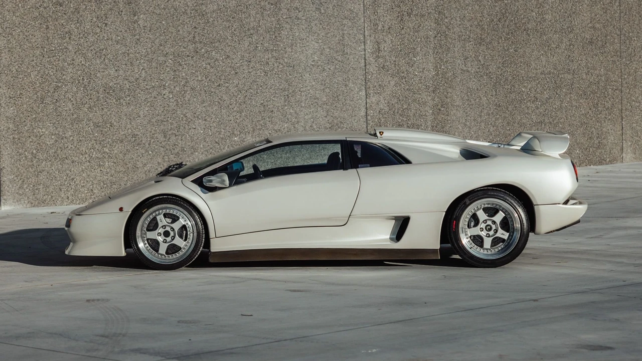 1999 Lamborghini Diablo SV - Image 2 of 31