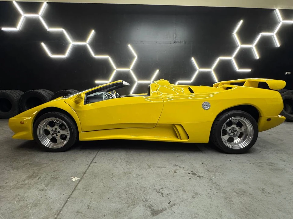 1999 Lamborghini Diablo VT - Image 2 of 20