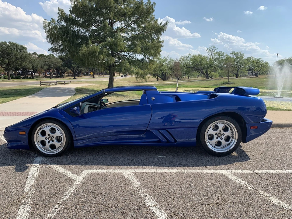 1999 Lamborghini Diablo VT - Image 11 of 31