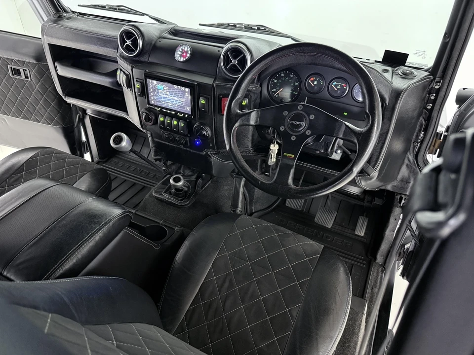 1999 Land Rover Defender 110 - Image 16 of 21