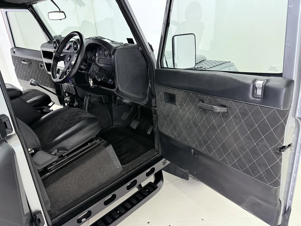 1999 Land Rover Defender 110 - Image 12 of 21