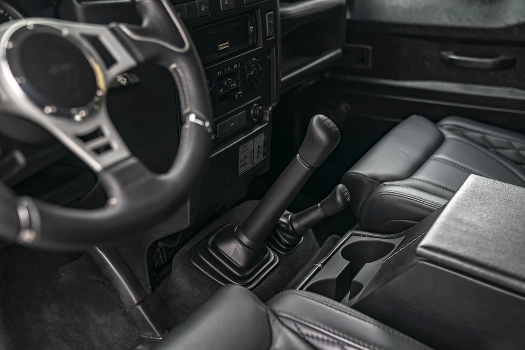 1999 Land Rover Defender 110 - Image 14 of 21