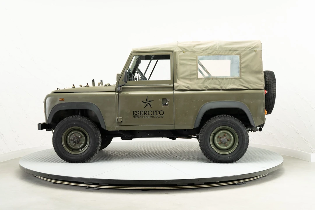 1999 Land Rover Defender - Image 6 of 31