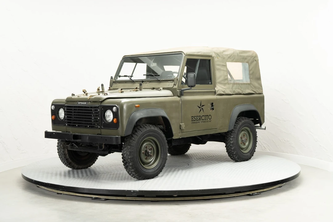 1999 Land Rover Defender - Image 2 of 31