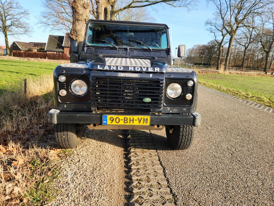 1999 Land Rover Defender 110 - Image 9 of 21