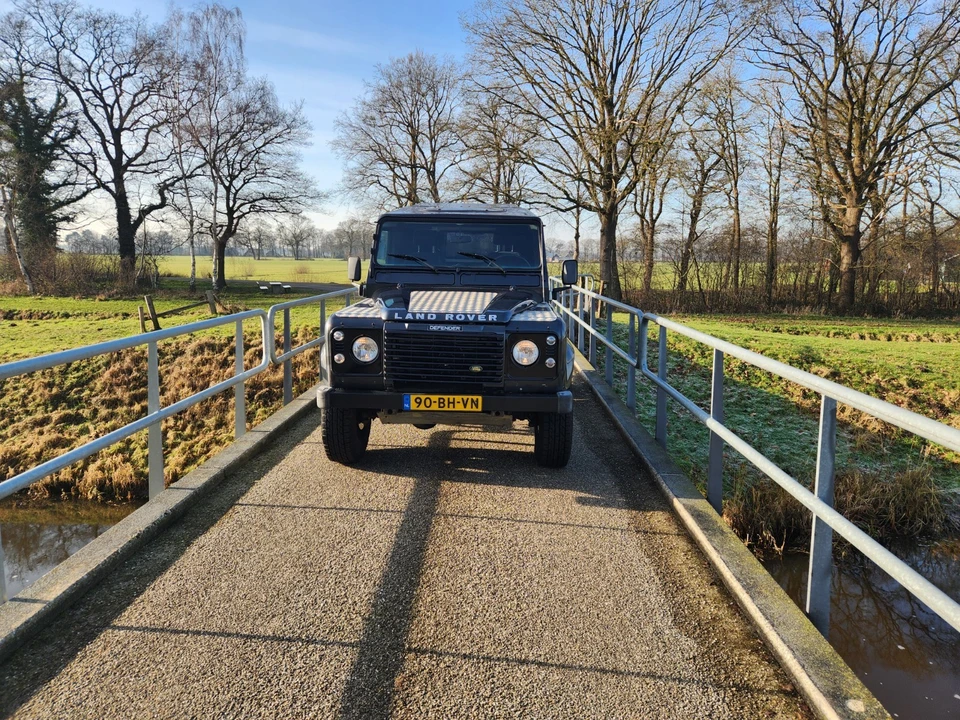 1999 Land Rover Defender 110 - Image 7 of 21