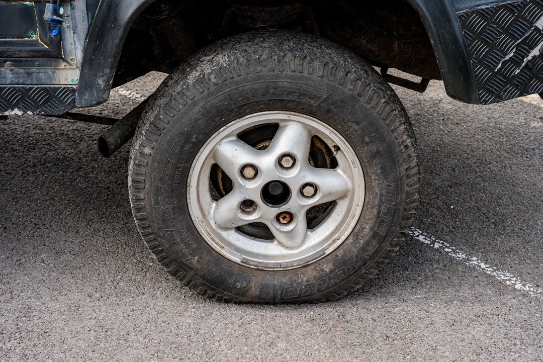 1990 Land Rover Defender 110 - Image 11 of 30