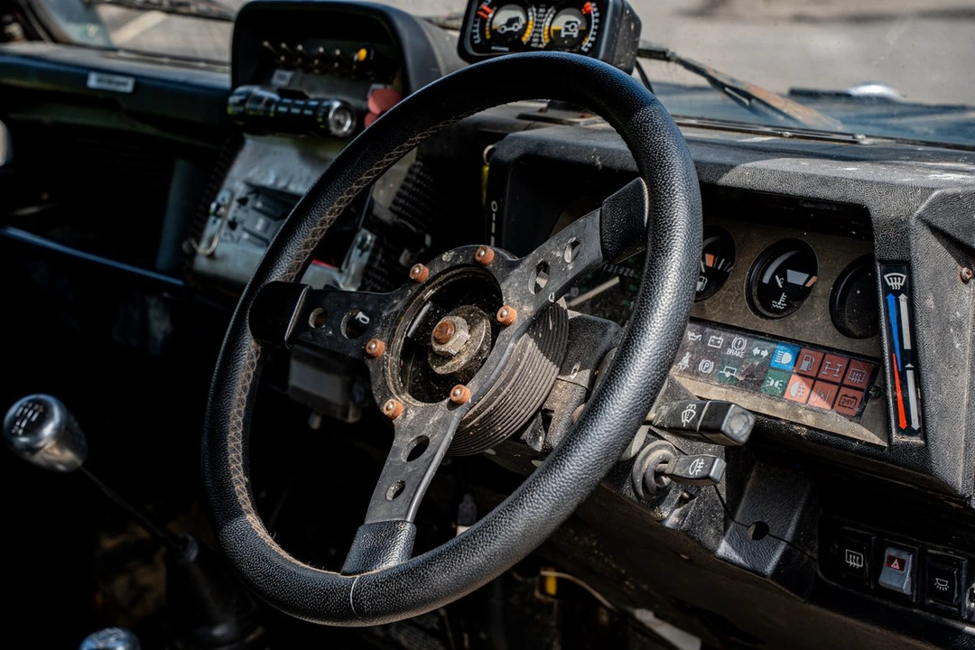 1990 Land Rover Defender 110 - Image 17 of 30