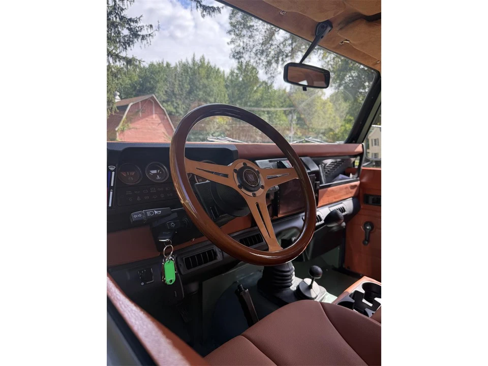 1999 Land Rover Defender 110 - Image 15 of 31