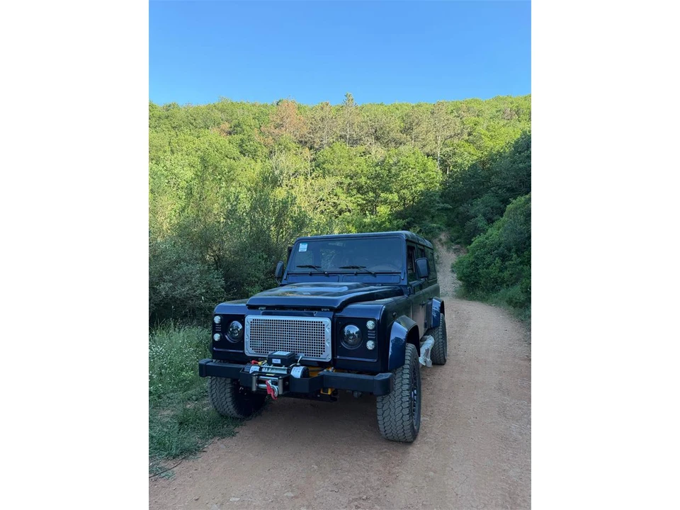1999 Land Rover Defender 110 - Image 4 of 23