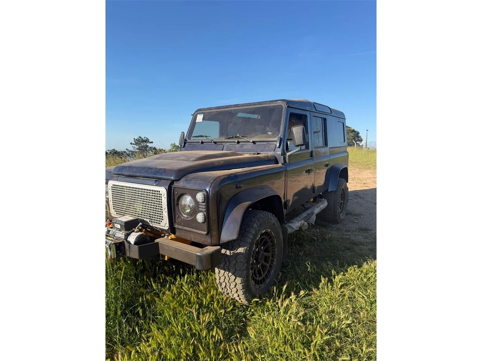 1999 Land Rover Defender 110 - Image 11 of 23