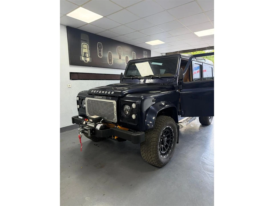 1999 Land Rover Defender 110 - Image 13 of 23