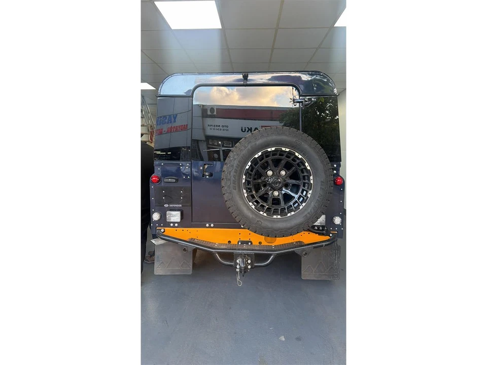 1999 Land Rover Defender 110 - Image 14 of 23