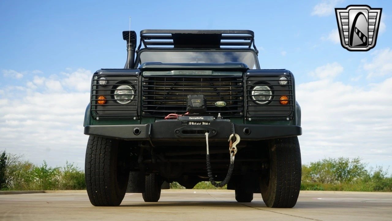1999 Land Rover Defender 110 - Image 9 of 21