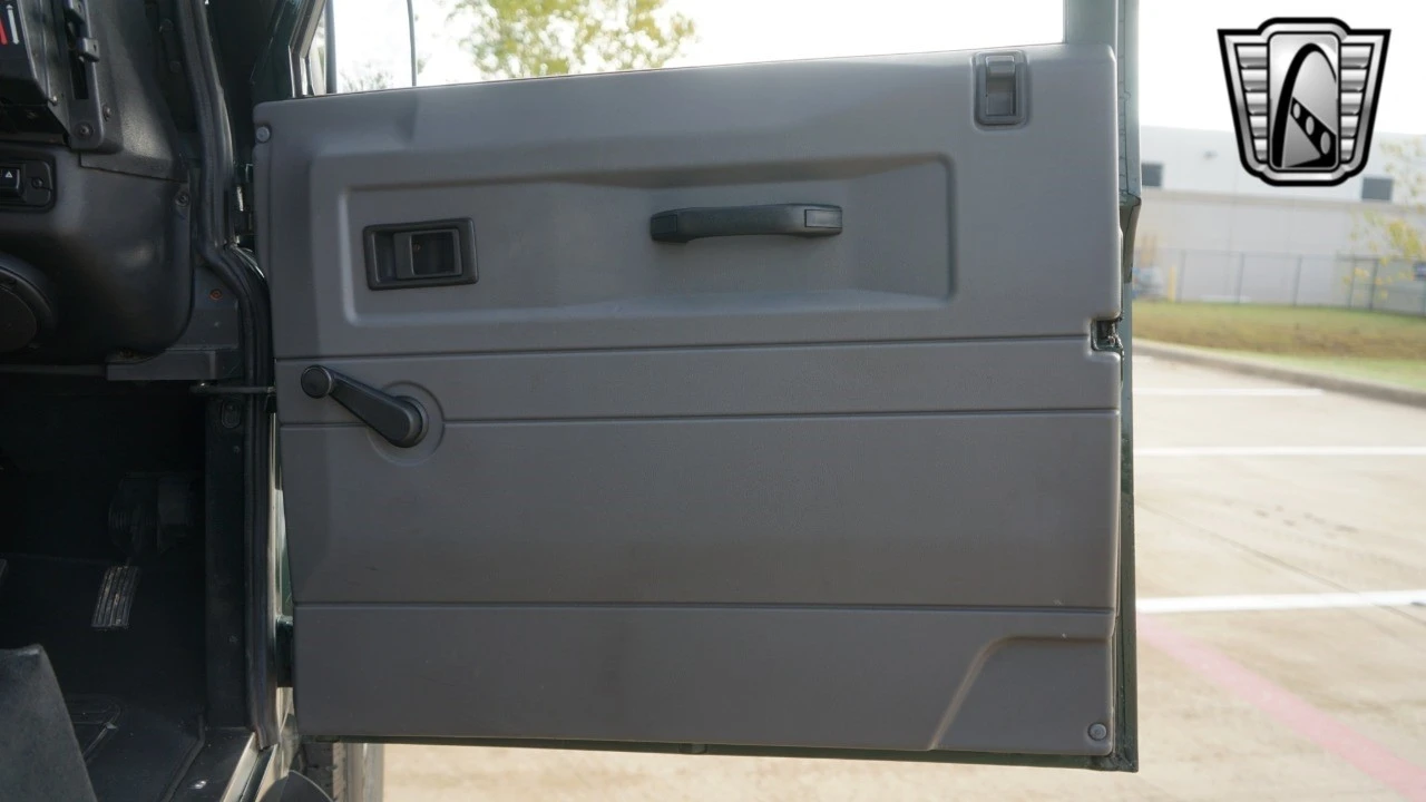1999 Land Rover Defender 110 - Image 19 of 21