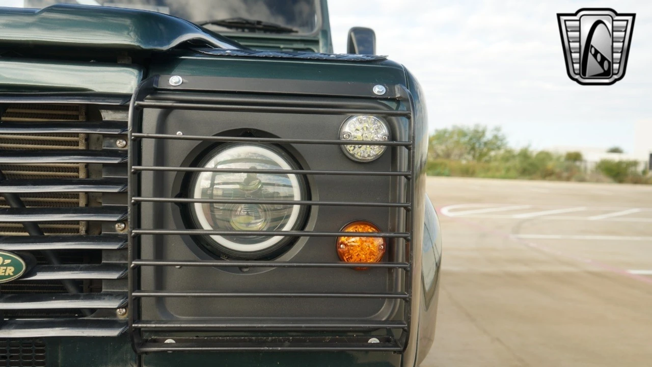 1999 Land Rover Defender 110 - Image 15 of 21