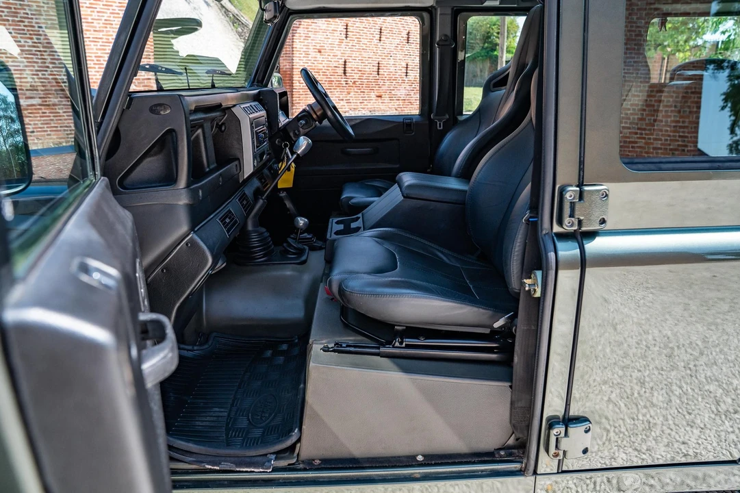 1999 Land Rover Defender 110 - Image 18 of 21