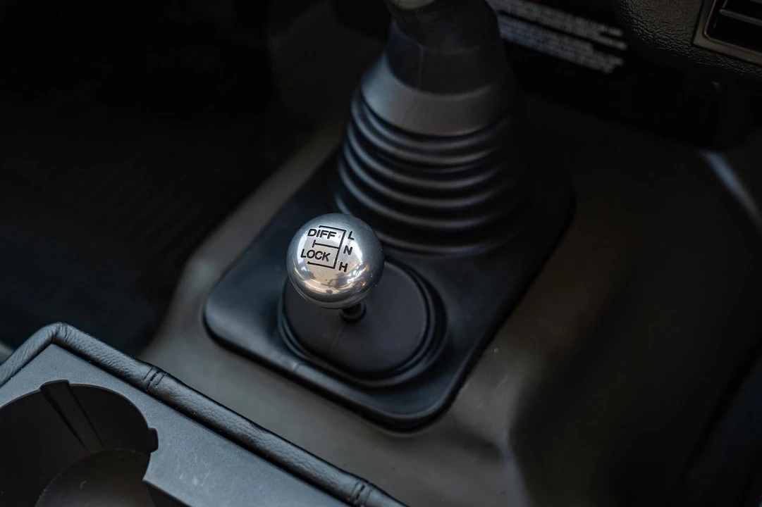 1999 Land Rover Defender 110 - Image 15 of 21
