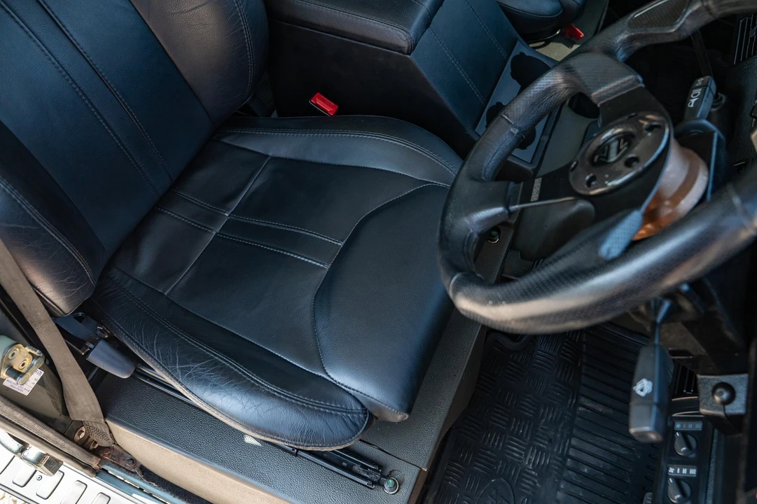 1999 Land Rover Defender 110 - Image 17 of 21