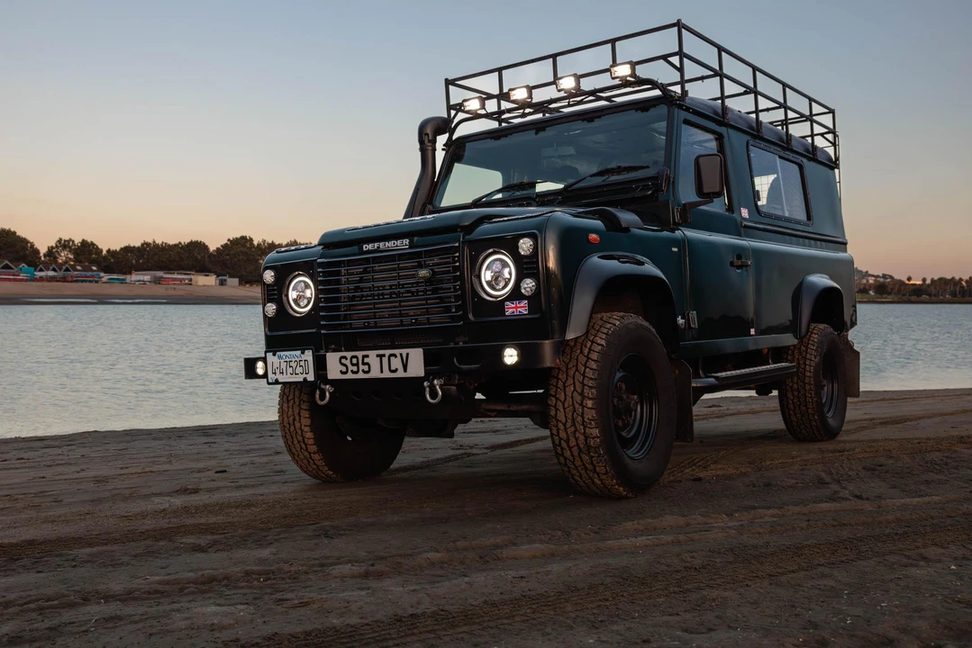 1999 Land Rover Defender 110 - Image 9 of 31