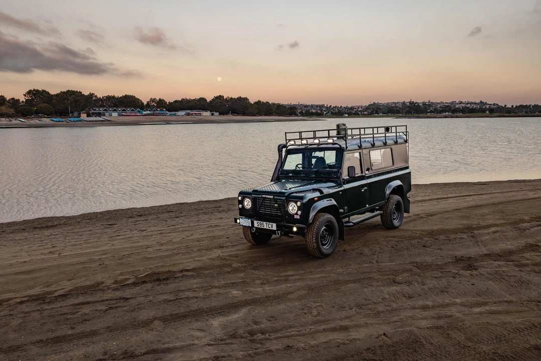 1999 Land Rover Defender 110 - Image 13 of 31
