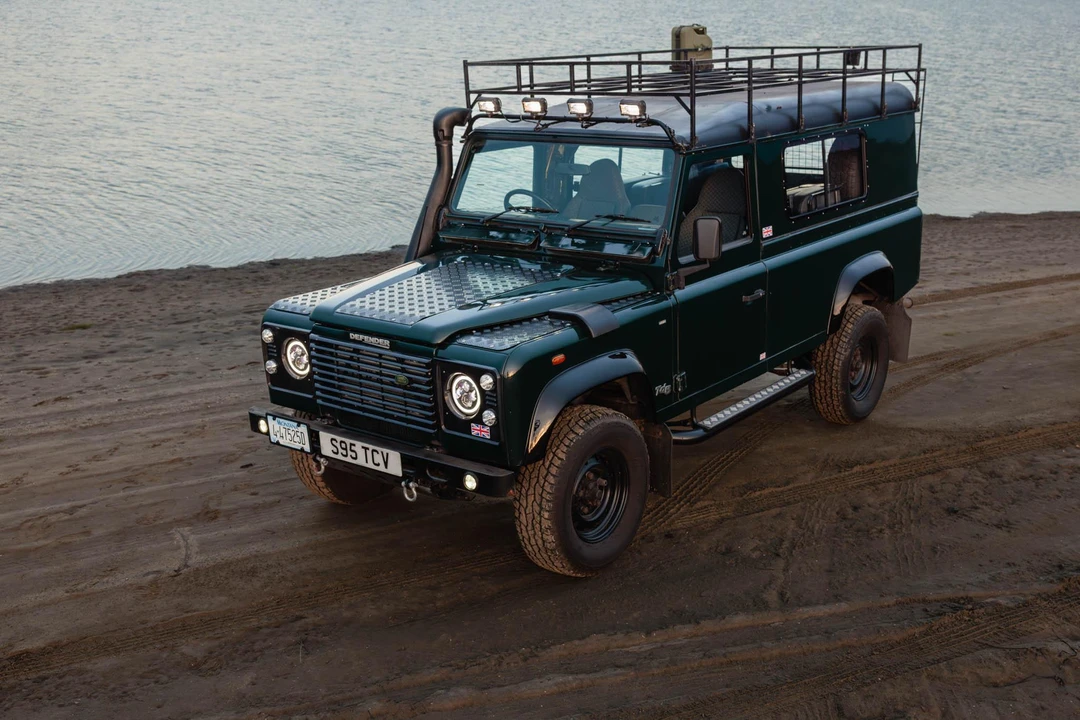 1999 Land Rover Defender 110 - Image 10 of 31
